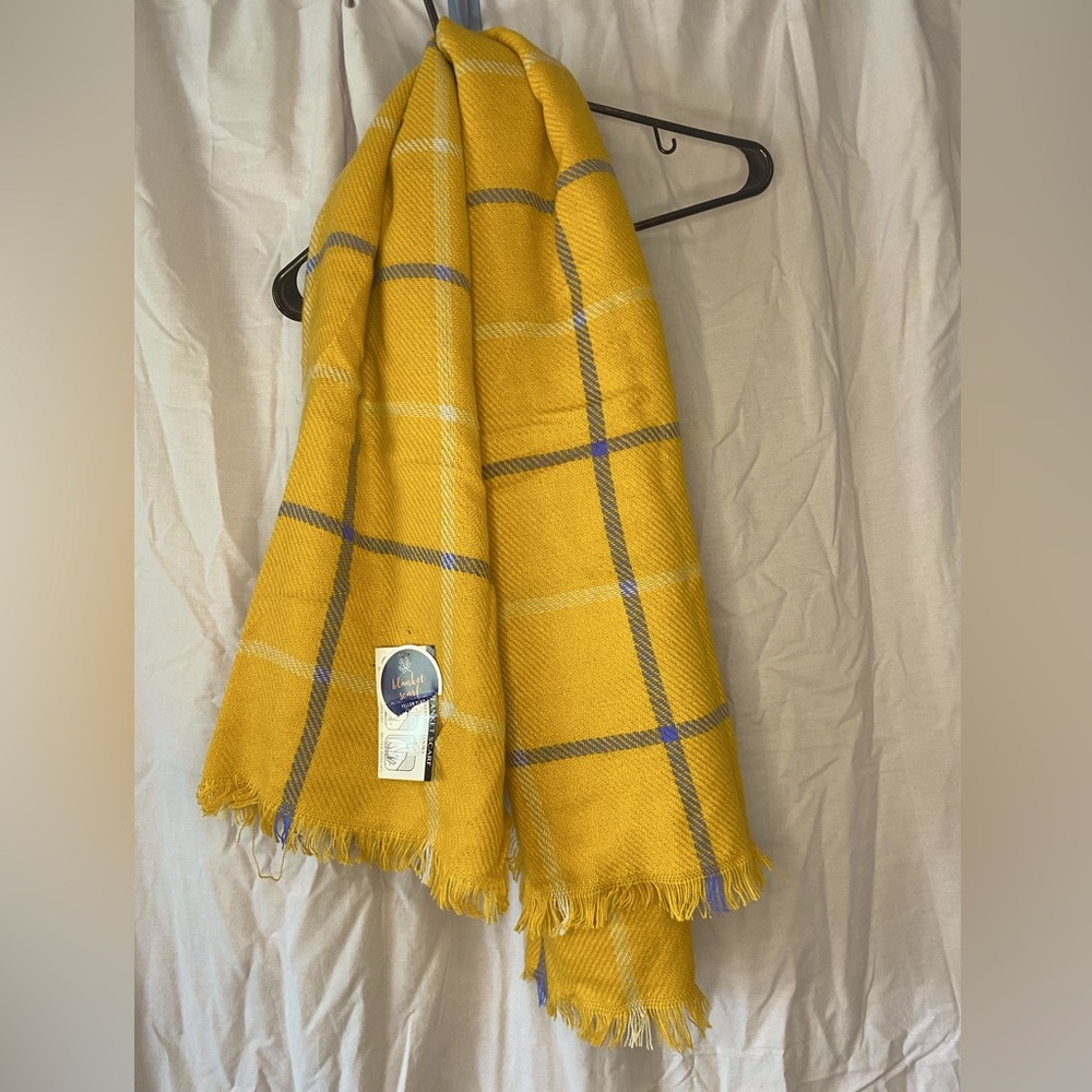 Soft multipurpose scarf